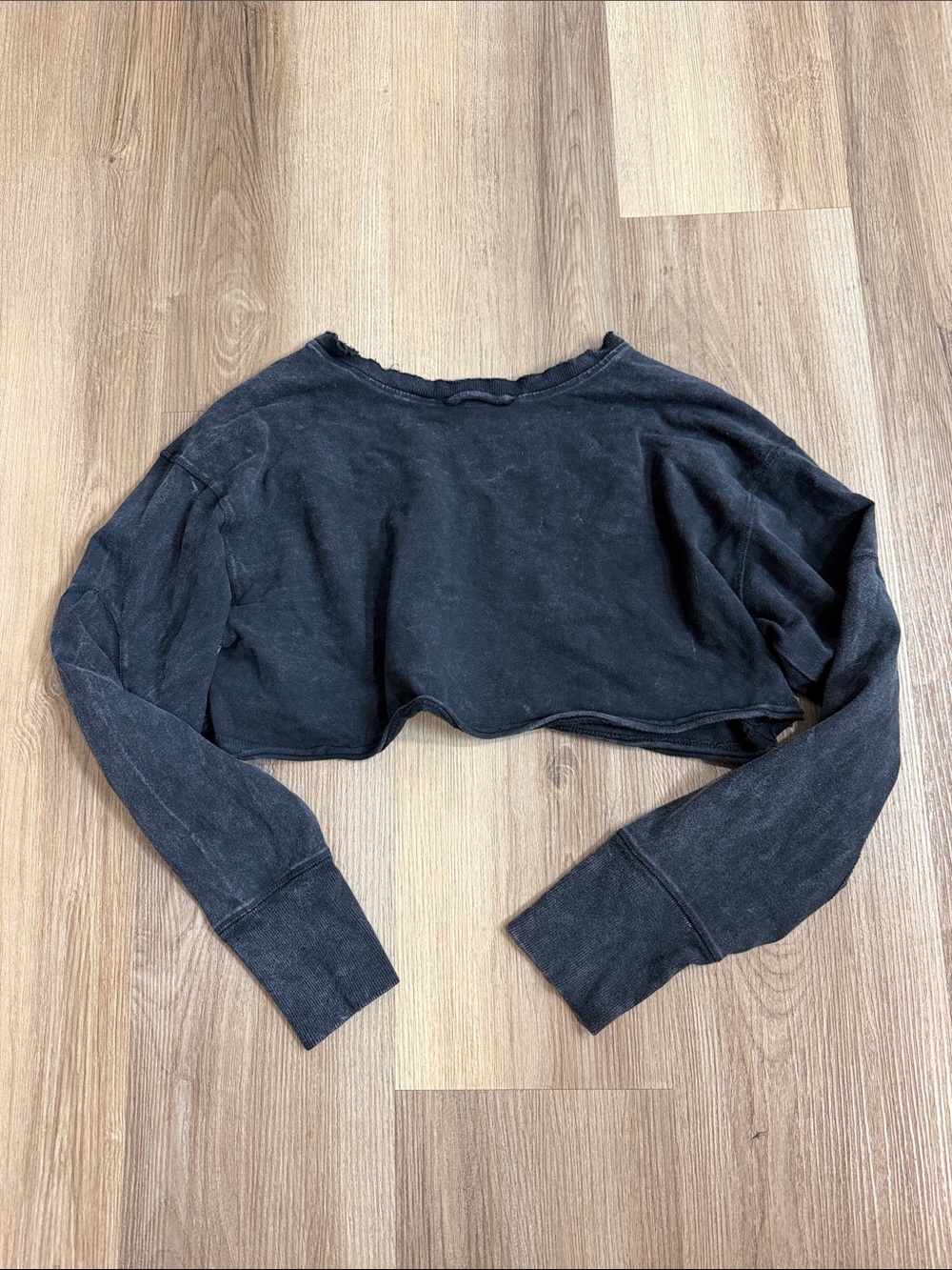 Free People Movement Washed Charcoal Gray Long Sleeve Crop Top Shirt Size Small - Picture 5 of 5